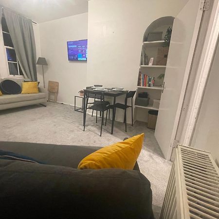 Tooting Lodge London - Cosy 2 Bedroom House With Garden, 5 Mins Walk To Tube Station Exterior foto